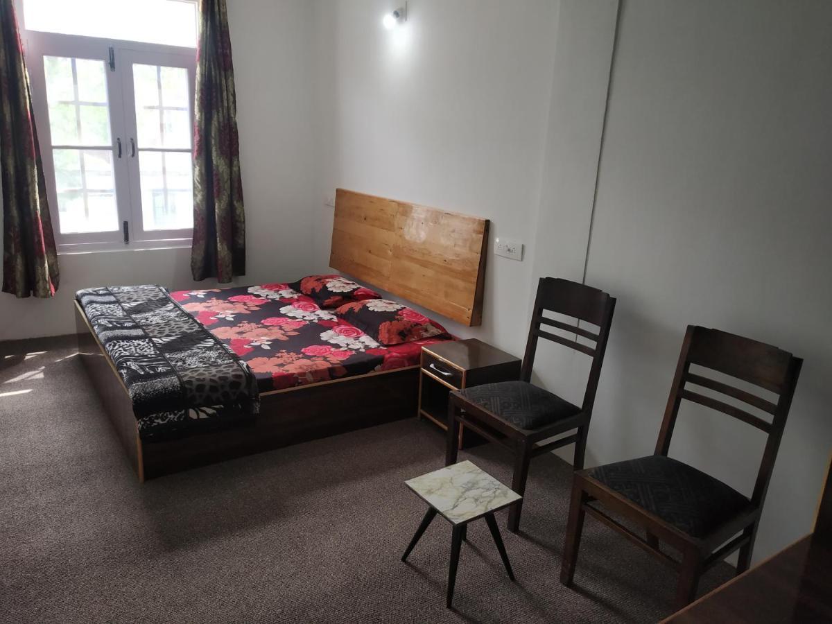 The Ile Otel Srīnagar Dış mekan fotoğraf