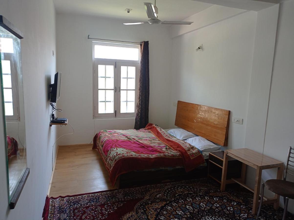 The Ile Otel Srīnagar Dış mekan fotoğraf